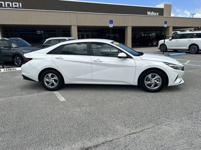2023 Hyundai Elantra SE