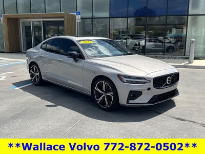 2023 Volvo S60 B5 Plus Dark Theme