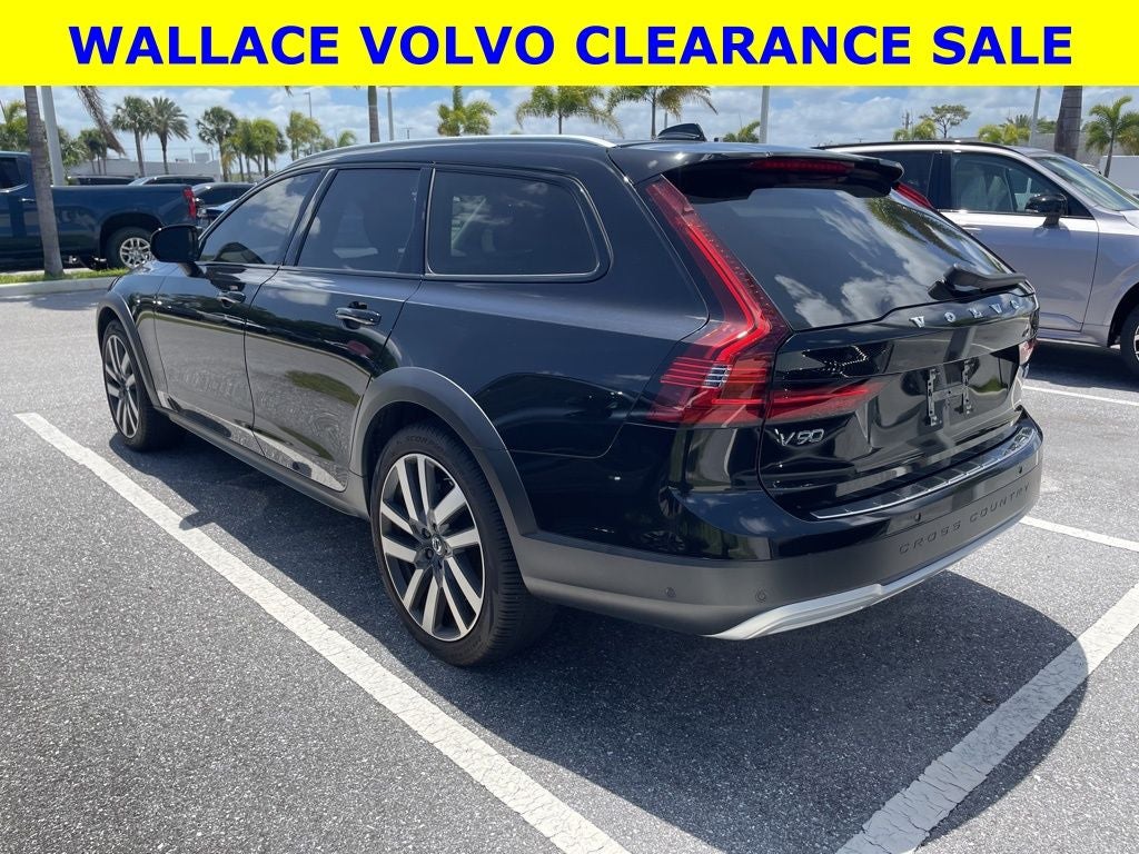 2023 Volvo V90 Cross Country B6