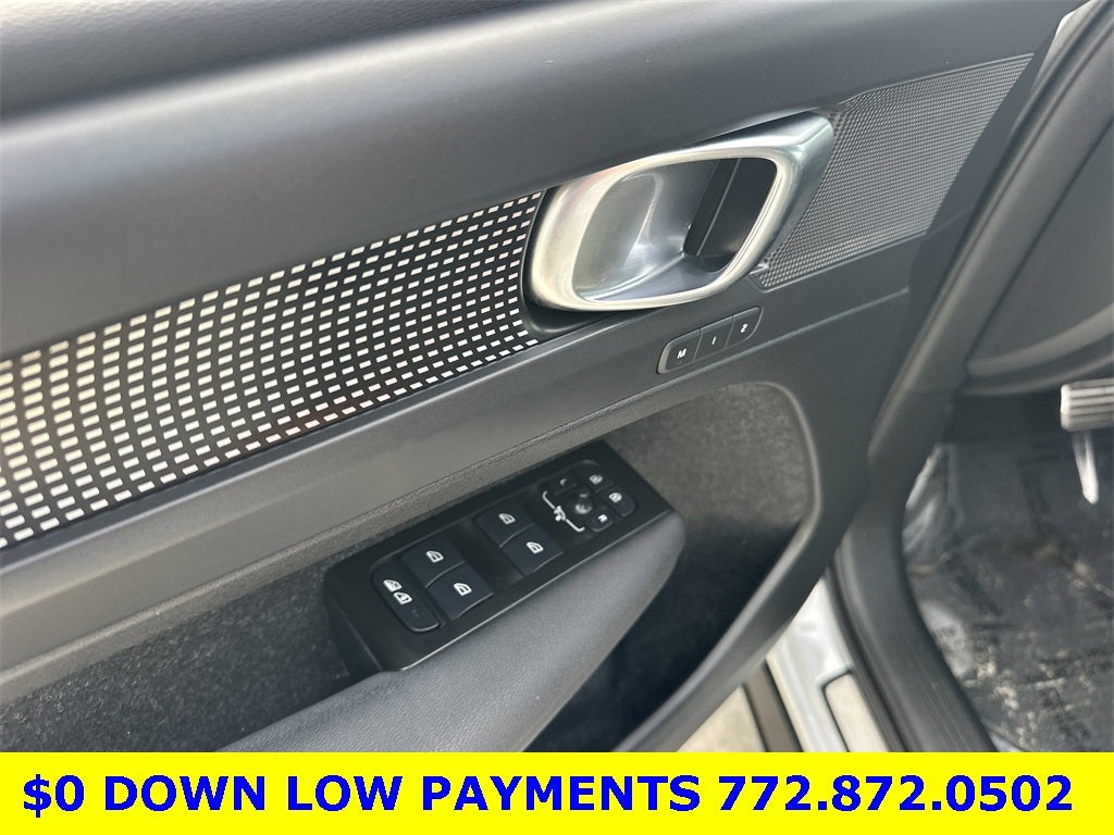 2021 Volvo XC40 R-Design