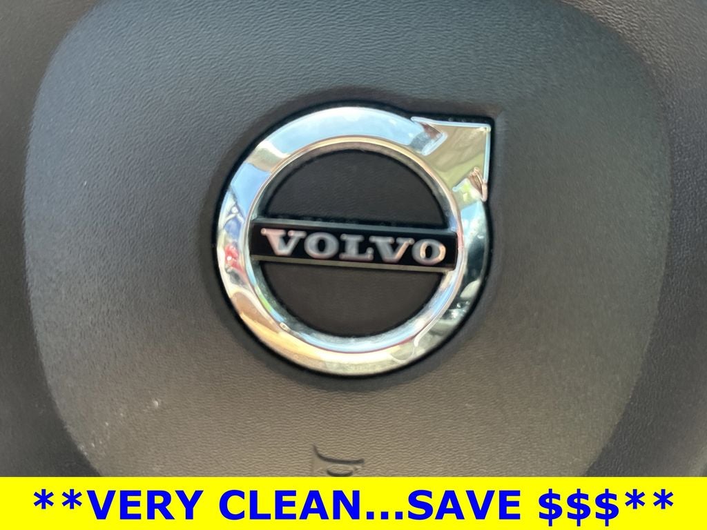 2023 Volvo XC60 B5 Plus Dark Theme