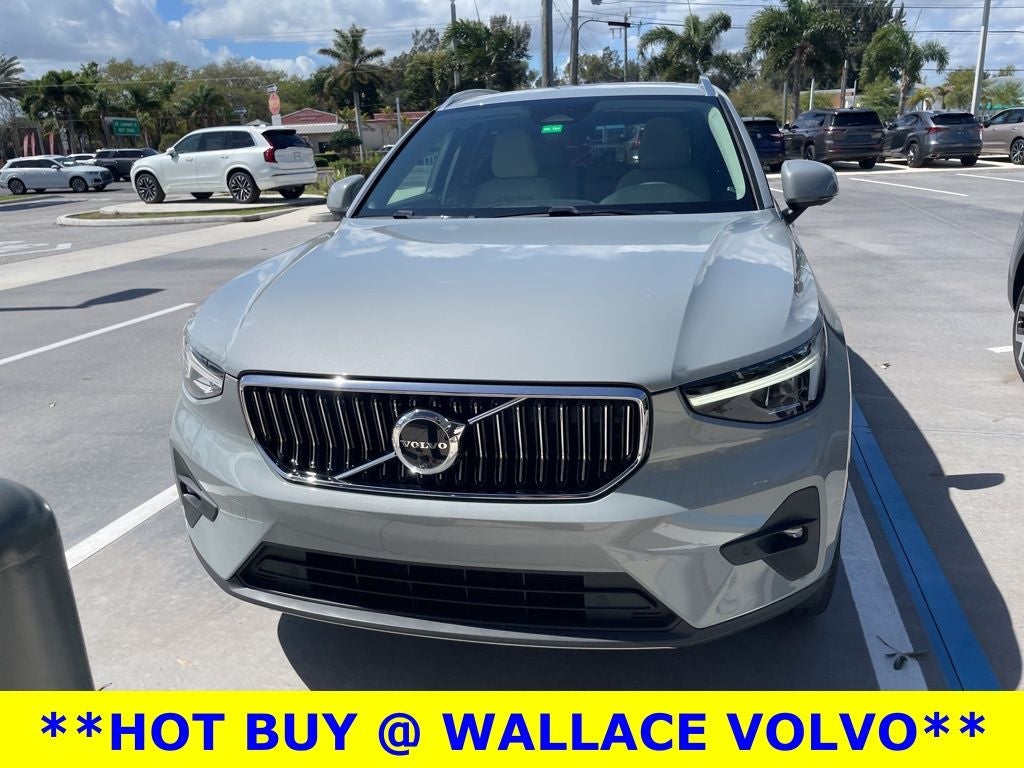 2024 Volvo XC40 B5 Plus Bright Theme