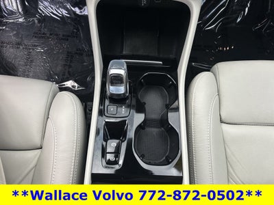 2023 Volvo XC40 B5 Plus Bright Theme