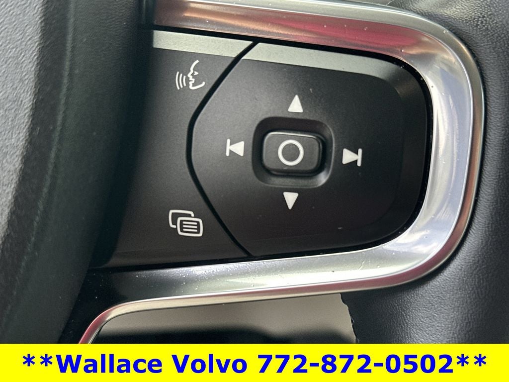 2023 Volvo XC40 B5 Plus Bright Theme
