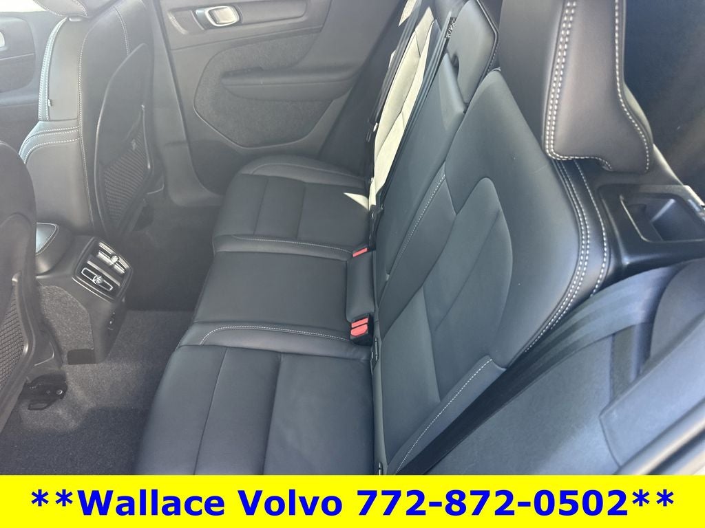 2025 Volvo XC40 B5 Core