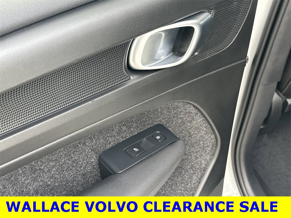 2024 Volvo XC40 B5 Plus Dark Theme