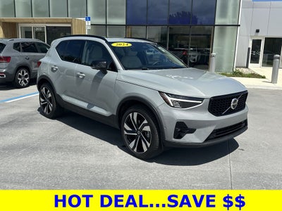 2024 Volvo XC40 B5 Plus Dark Theme