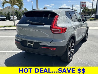 2024 Volvo XC40 B5 Plus Dark Theme
