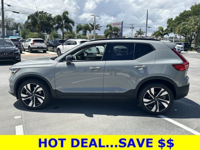 2024 Volvo XC40 B5 Plus Dark Theme