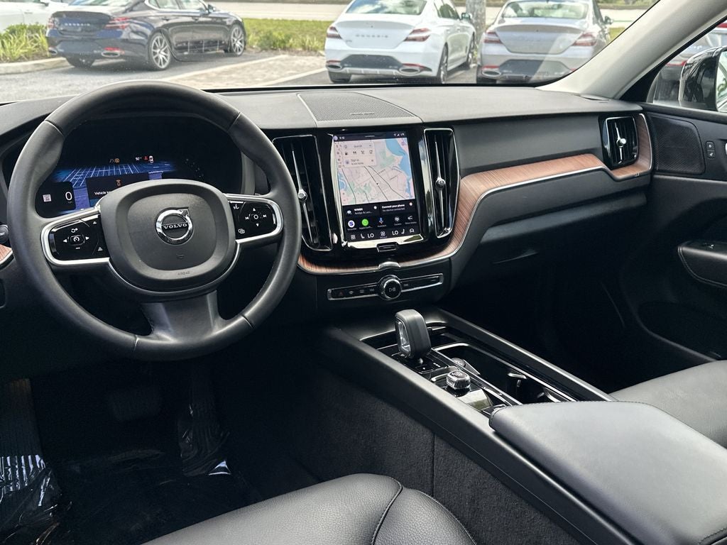 2023 Volvo XC60 B5 Plus Dark Theme