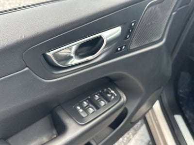 2023 Volvo XC60 B5 Plus Dark Theme