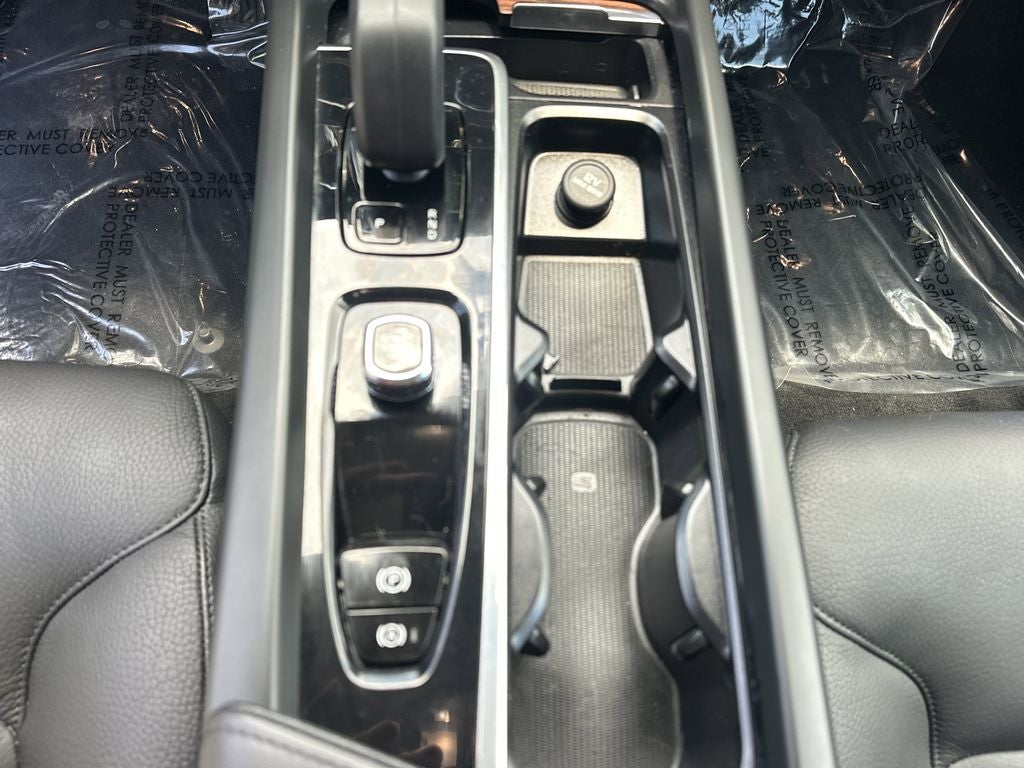 2023 Volvo XC60 B5 Plus Dark Theme