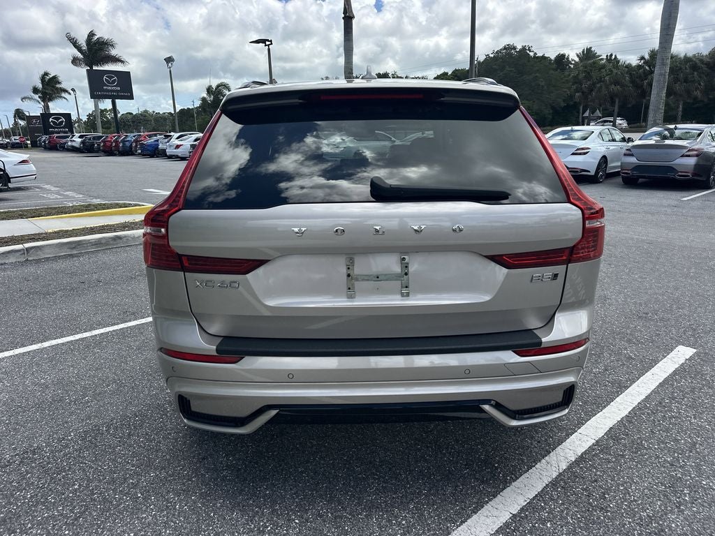 2023 Volvo XC60 B5 Plus Dark Theme