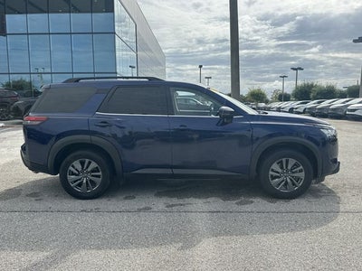 2025 Nissan Pathfinder SV