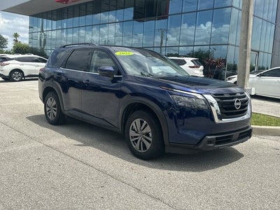 2025 Nissan Pathfinder SV