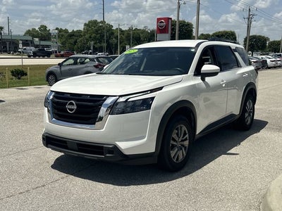2025 Nissan Pathfinder SV