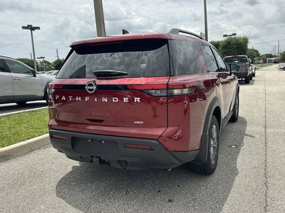 2025 Nissan Pathfinder SV