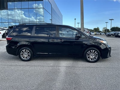 2020 Toyota Sienna XLE