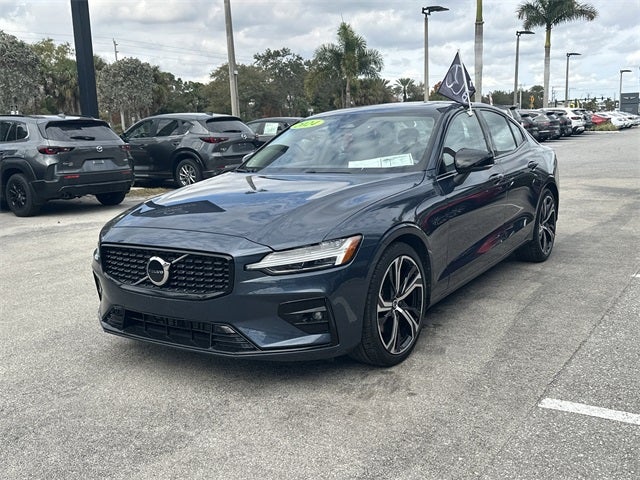 2024 Volvo S60 B5 Core Dark Theme