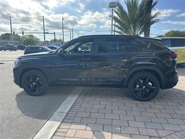 2026 Volkswagen Atlas Cross Sport 2.0T SEL R-Line Black