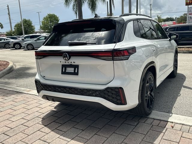 2026 Volkswagen Tiguan 2.0T SE R-Line Black