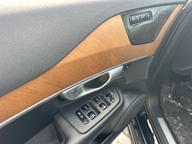 2024 Volvo XC90 Recharge Plug-In Hybrid Plus Bright Theme